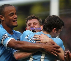 本泽马帽子戏法闪耀全场 赛后珍藏比赛用球与MVP奖杯