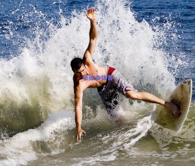 篮下霸主！迪亚巴特前场板暴扣点燃全场，年轻力量重塑比赛格局