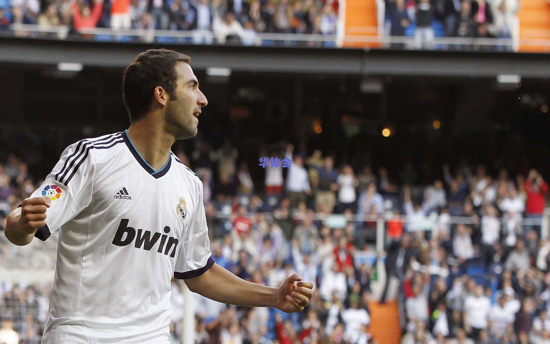 曼城4-0狼队取开门红 哈兰德双响赖因德斯传射建功